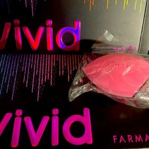 Eyeshadow palette from Farmasi.Multicolor